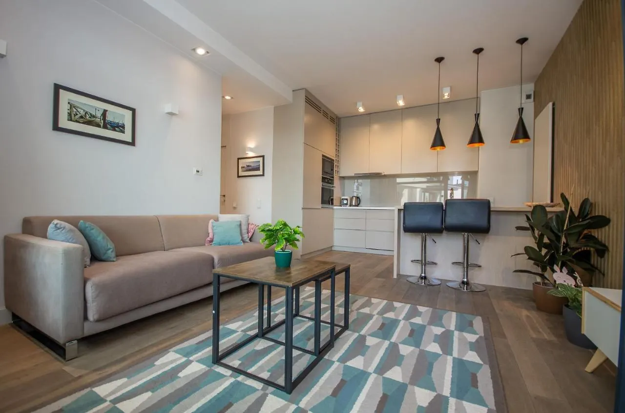 Inpoint Central Suites With Parking Available Краков 3*,