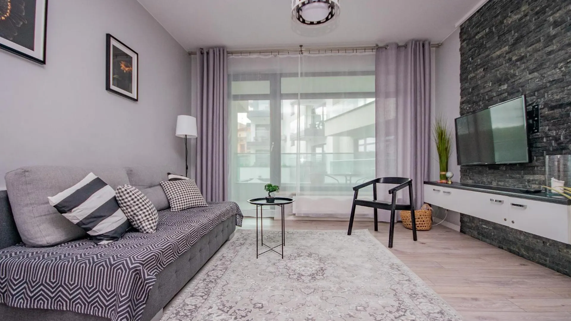 Inpoint Central Suites With Parking Available Krakau