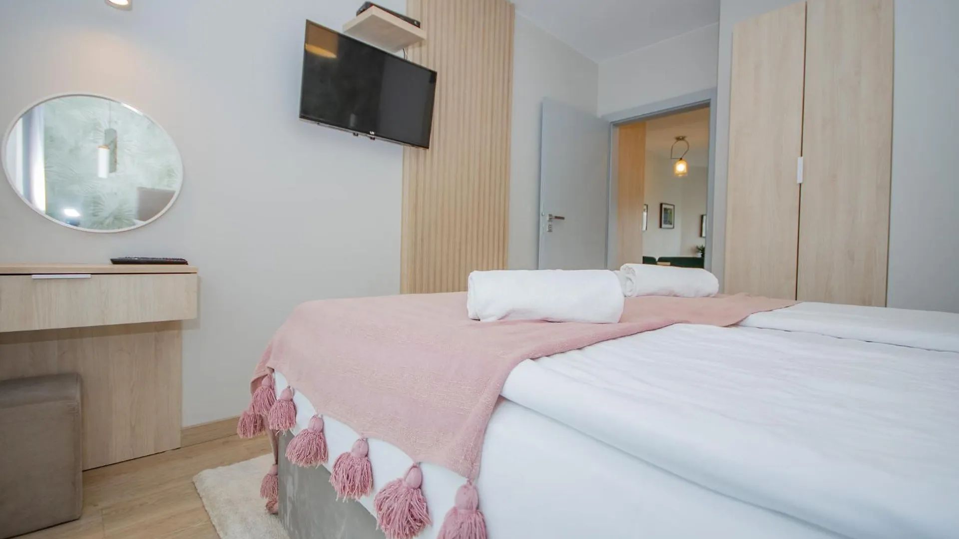 Inpoint Central Suites With Parking Available Krakau Aparthotel