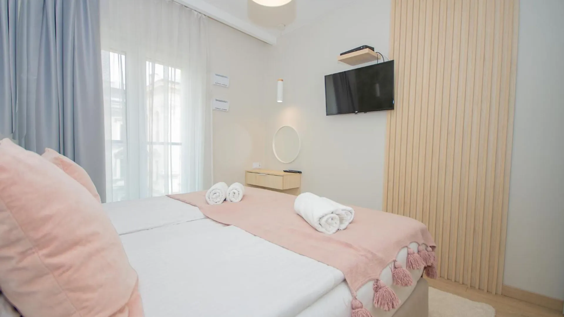 Inpoint Central Suites With Parking Available Krakau Aparthotel