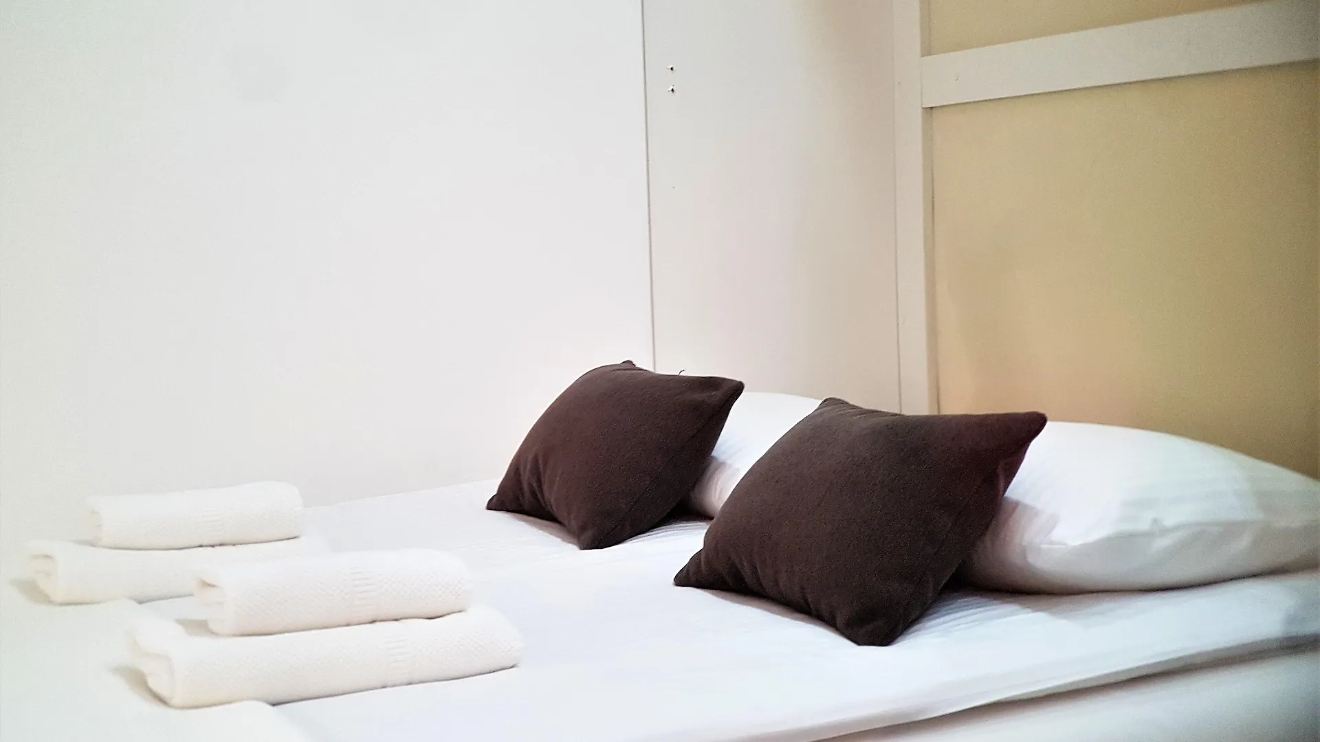 Inpoint Central Suites With Parking Available Krakau 3*,
